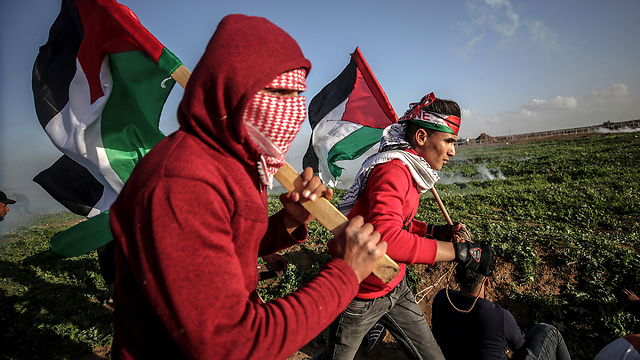 Riots at the Gaza border during the weekly protest (Photo: EPA)