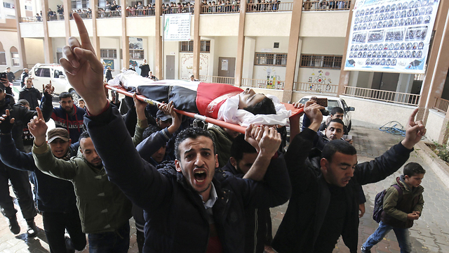 פלסטיני נהרג במהלך צעדת השיבה (צילום: AFP)