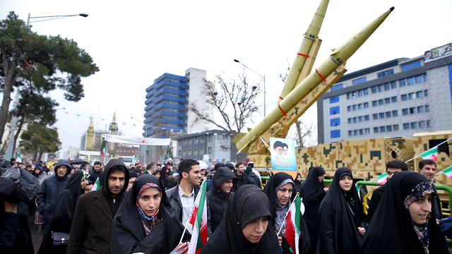 חגיגות לציון 40 שנה להפיכה האיסלאמית באיראן טהרן (צילום: AP)