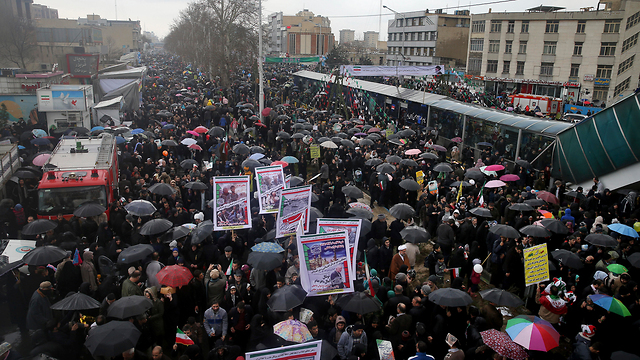 חגיגות לציון 40 שנה להפיכה האיסלאמית באיראן טהרן (צילום: AP)