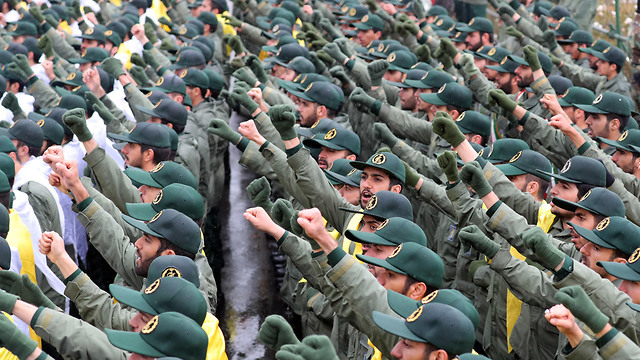 חגיגות לציון 40 שנה להפיכה האיסלאמית ב טהרן איראן (צילום: EPA)