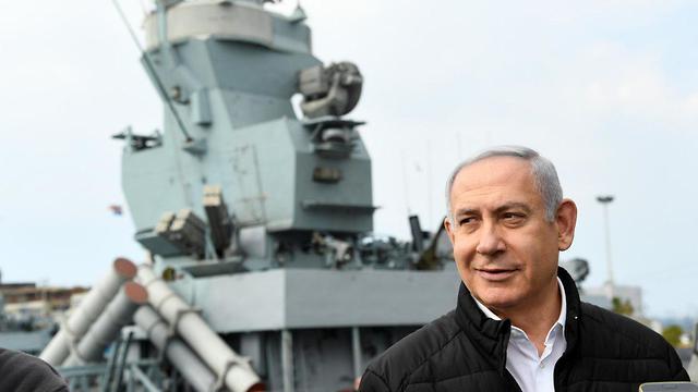 Prime Minister and Defense Minister Netanyahu at the Haifa Navy Base (Photo: Haim Zach/GPO)