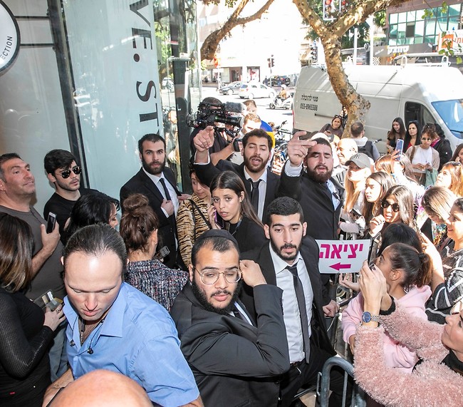 לא נותנים לו לצאת (צילום: לנס הפקות) לא נותנים לו לצאת (צילום: לנס הפקות)