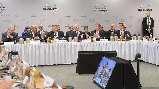 שר החוץ התימני ובנימין נתניהו בוועידת ורשה לשלום (צילום: עמוס בן גרשום, לע