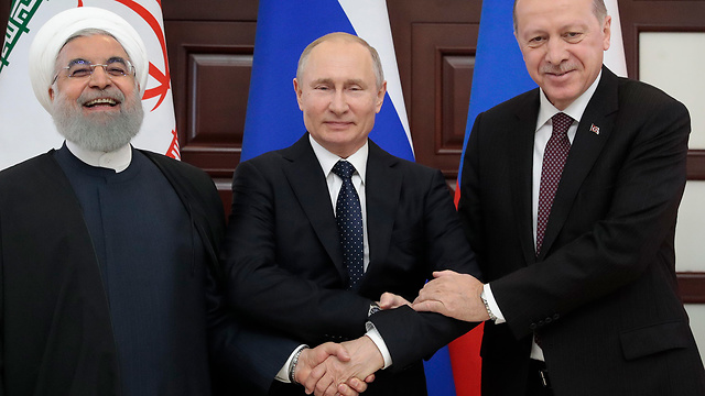 С президентами Ирана и Турции. Фото: АР