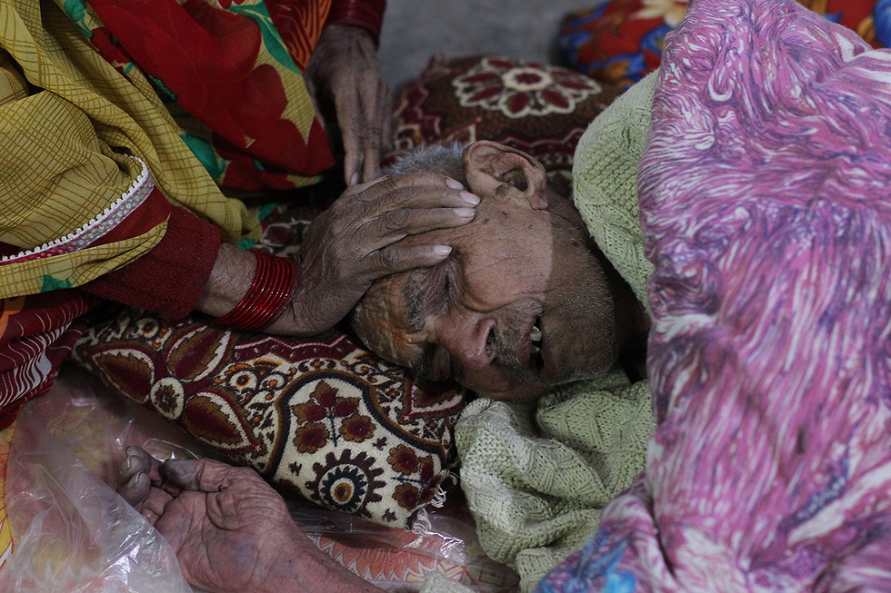 ורנאסי הודו בית גאולה מלון ל הינדים שעומדים למות (צילום: AFP)