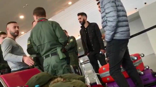 תיירים ישראלים גורשו מ אוקראינה מעוכבים נמל תעופה קייב ()