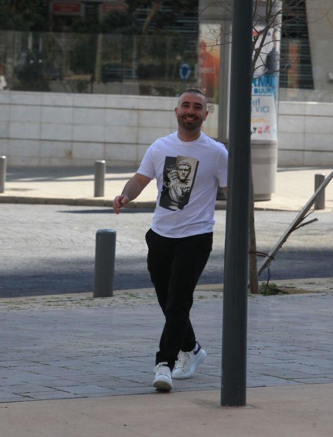 יפה כמו פרח שאסור לקטוף (צילום: מוטי לבטון) יפה כמו פרח שאסור לקטוף (צילום: מוטי לבטון)