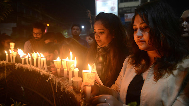 הודו אבל פיגוע 44 שוטרים נרצחו (צילום: AFP)