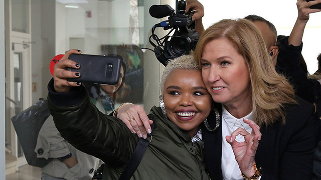 Tzipi Livni with an admirer after announcing her retirement from politics (Photo: Reuters)
