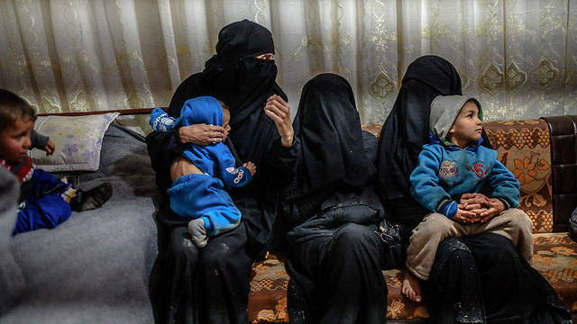 צרפת צרפתיות מ דאעש רוצות לחזור הביתה מ סוריה (צילום: AFP)