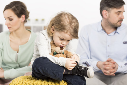 "יש משפחות שבהן הגירושים מתקיימים בשיתוף פעולה מלא וההורים רואים את טובת הקטין, אבל השינוי בהחלט לא מתאים לכל קבוצות האוכלוסייה" (צילום: Shutterstock)