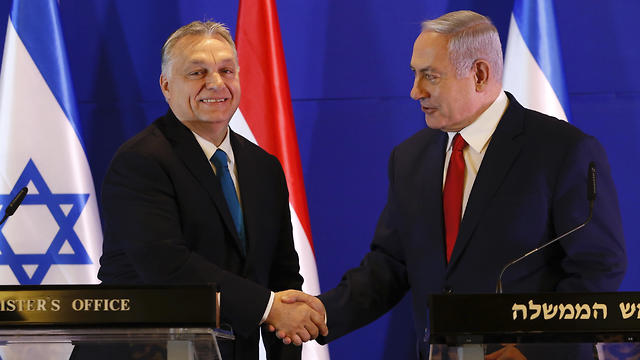 Hungarian Prime Minister Viktor Orban (L) and Prime Minister Benjamin Netanyahu attend a press conference after their meeting in Jerusalem, 19 February 2019.