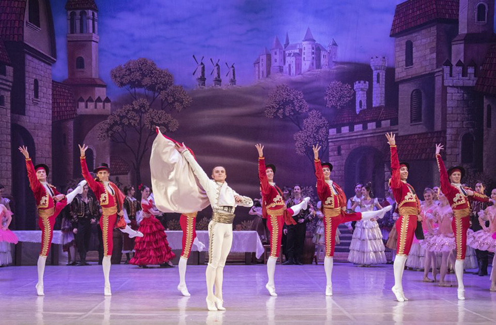 Сцена из балета "Дон-Кихот". Фото: М. Логвинов