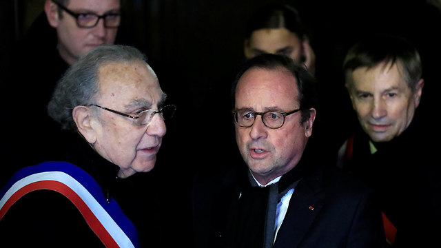 Former president Francois Hollande at the protest against anti-Semitism in Paris (Photo: Reuters)