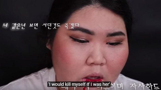 דרום קוריאה תנועה נגד איפור נשים תעשיית היופי (צילום : יוטיוב)
