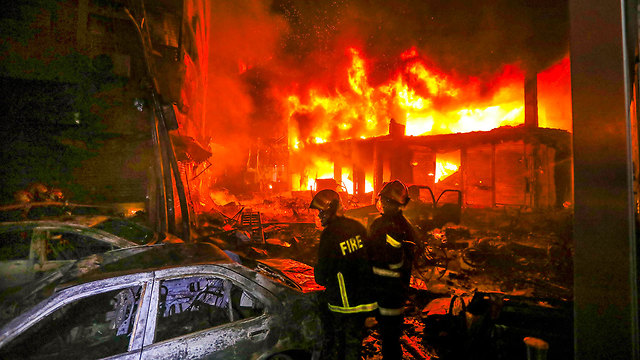 עשרות הרוגים ב שריפה ב בירת בנגלדש (צילום: AP)