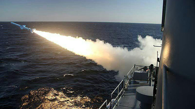 ניסוי שיגור שני טילים ימיים (צילום: סוכנות הידיעות האיראנית אירנא)