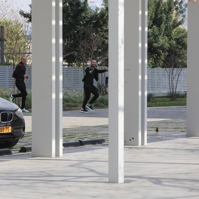 מה קורה פה? עומר אדם (צילום: מוטי לבטון) מה קורה פה? עומר אדם (צילום: מוטי לבטון)