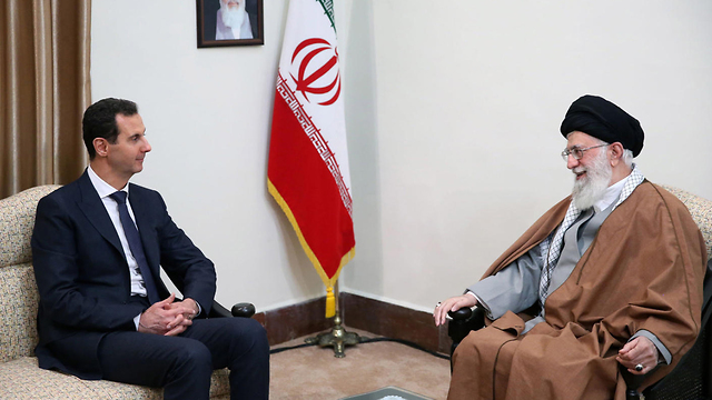 מהניג העליון של איראן עלי חמינאי פגישה עם בשאר אסד  (צילום: EPA)