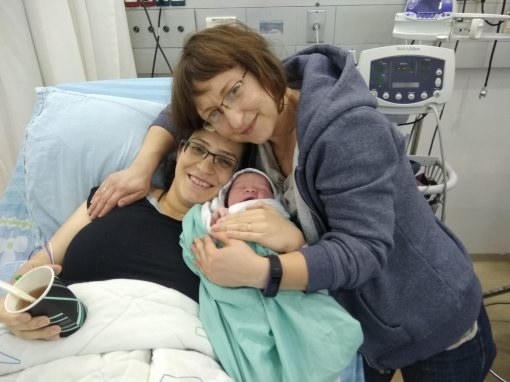 Нина Вогман, Орталь Розенштейн и новорожденный Ори Малахи. Фото: пресс-служба больницы "Каплан"