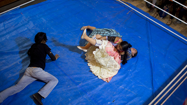 בוליביה נשים צ'ולות היאבקות (צילום:AP)