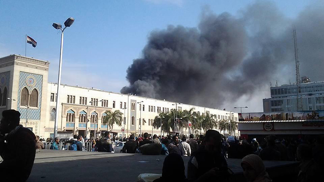 שריפה בתחנת רכבת בקהיר ()
