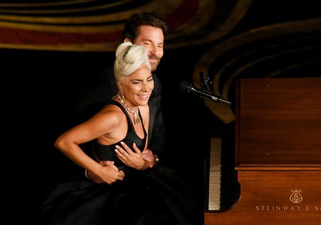 לא הבנו מה קורה פה עם הידיים (צילום: Gettyimages) לא הבנו מה קורה פה עם הידיים (צילום: Gettyimages)