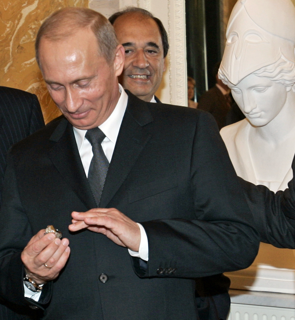 Часы на руке Путина очень дорогие. Фото: АР