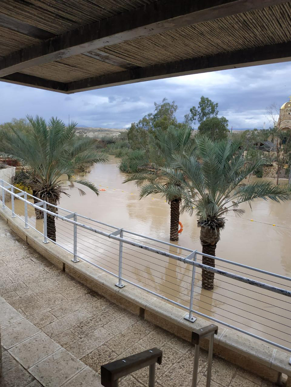 אתר הטבילה קאסר על יהוד בנהר הירדן יום אחרי הגשמים (צילום: יונתן אשד, רשות הטבע והגנים)