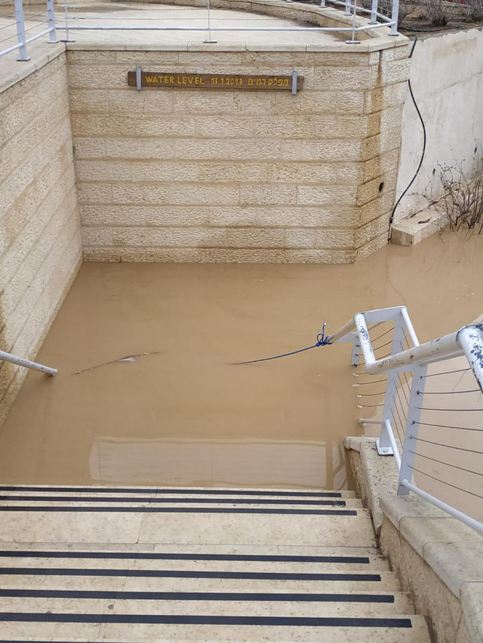 אתר הטבילה קאסר על יהוד בנהר הירדן יום אחרי הגשמים (צילום: יונתן אשד, רשות הטבע והגנים)