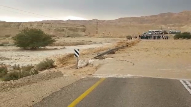 חסימות כבישים כביש הערבה מזג אוויר תחזית שיטפון שיטפונות ()