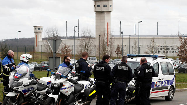 זירת האירוע בבית הכלא בצרפת  (צילום: רויטרס)