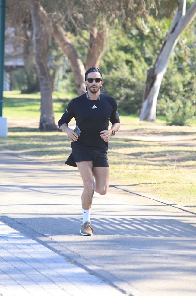 ככה פותחים יום. מושיק גלאמין (צילום: מוטי לבטון) ככה פותחים יום. מושיק גלאמין (צילום: מוטי לבטון)