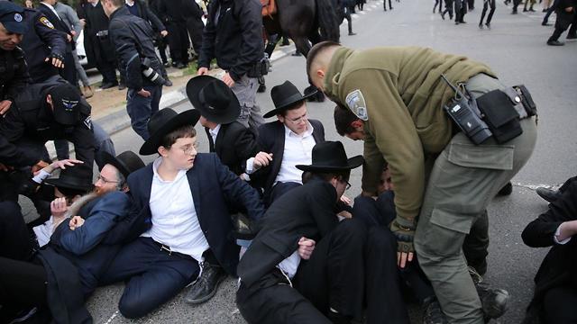 הפגנה נגד גיוס חרדים בירושלים, בעקבות מעצרו של הרב מאיר בלוי בשבוע שעבר (צילום: אלכס קולומויסקי)