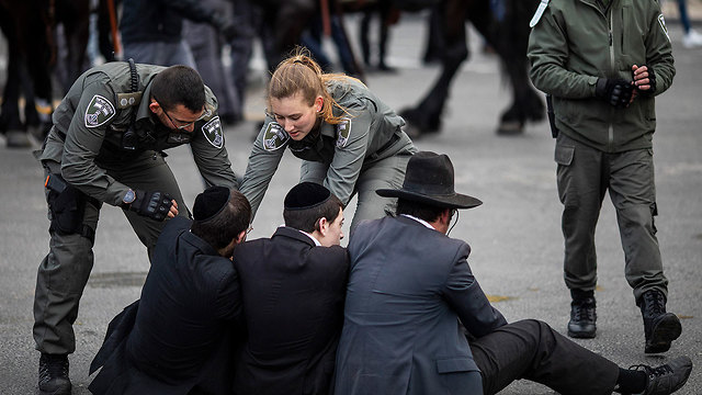 Haredi men protesting in Jerusalem against the draft of yeshiva students into the IDF (Photo: MCT)