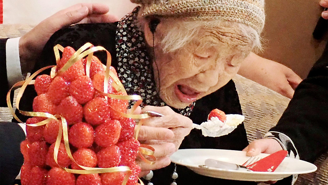יפן קאנה טנאקה בת 116 הוכרזה כ אדם המבוגר בעולם על ידי גינס (צילום: AFP)
