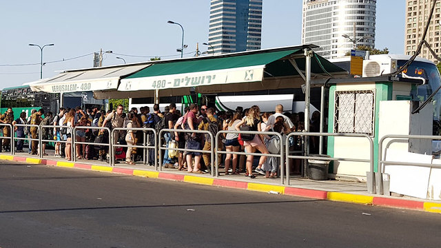 Автобусный терминал в Тель-Авиве. Фото: организация "15 дакот"