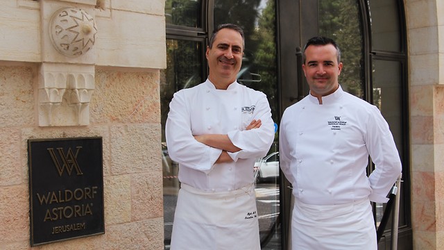 Chefs Itzik Barak (right) and Frédéric Larquemin 