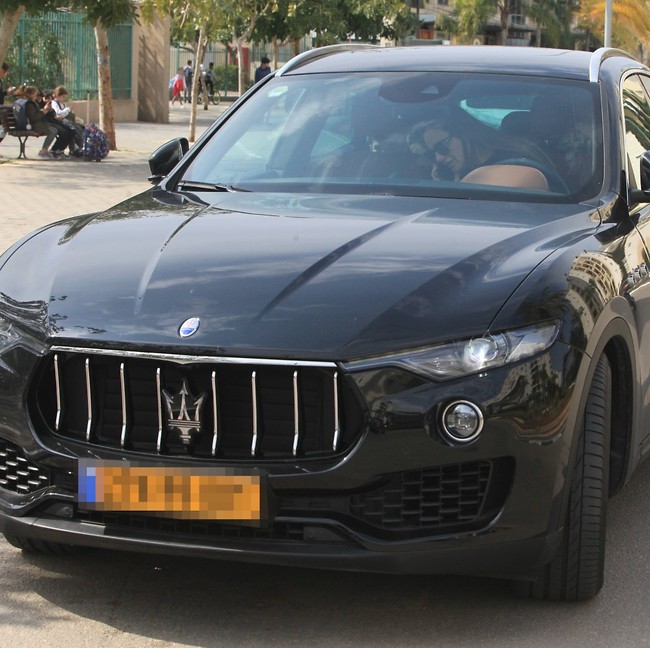 חתיכת רכב (צילום: מוטי לבטון) חתיכת רכב (צילום: מוטי לבטון)