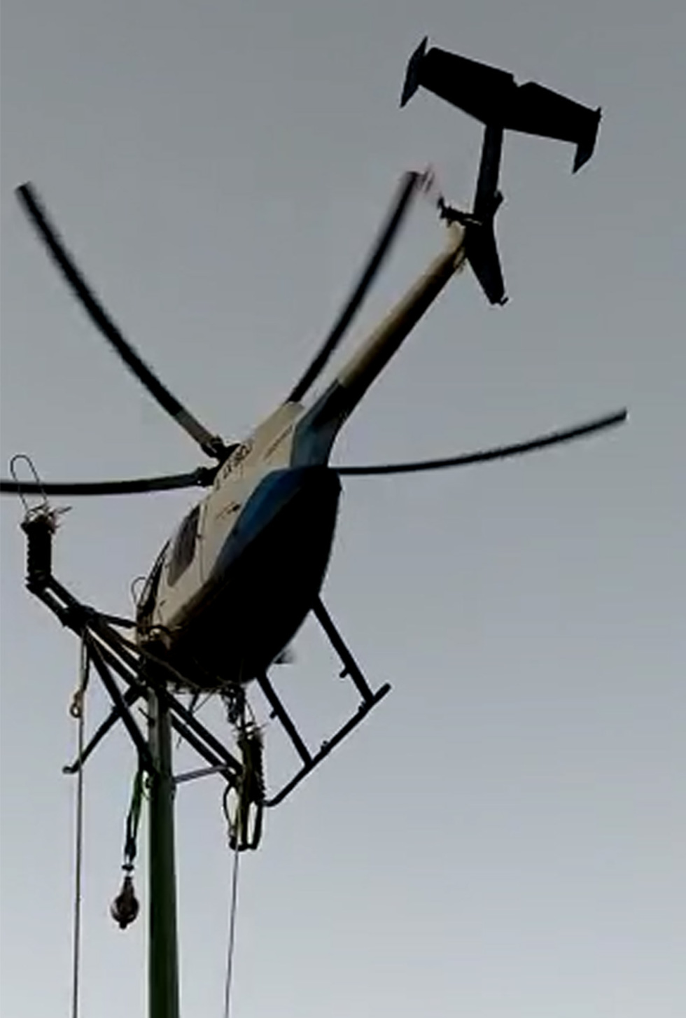 Вертолет за мгновение до падения