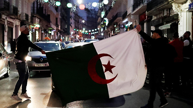 אלג'יריה חגיגות הנשיא עבד אל עזיז בוטפליקה לא ירוץ לעוד כהונה (צילום: רויטרס)