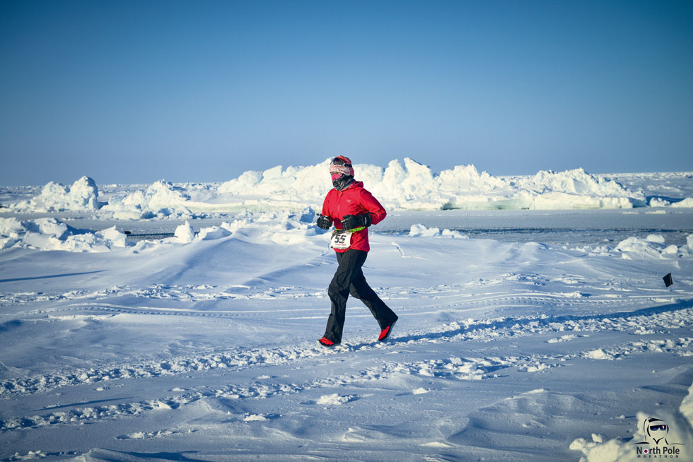 מרתון הקוטב הצפוני: המרוץ, שמוכר גם בתור המרתון הקר בעולם (30־60 מעלות במינוס!), עובר כולו על פני מים - המים הקפואים, כמובן, של אוקיינוס הקרח הצפוני  (צילום: ©Mark Conlon North Pole Marathon)