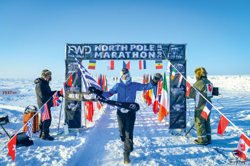 הסכנה הגדולה ביותר היא כמובן הקור, מאחר שאפילו דובי הקוטב לרוב לא מגיעים עד לשם (צילום: ©Mark Conlon North Pole Marathon)