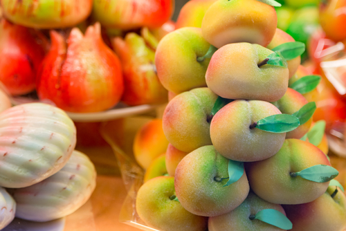 Марципановые фрукты. Фото: shutterstock