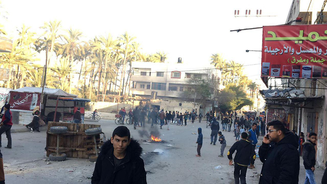 תושבי עזה במחאה נגד ארגון חמאס ()