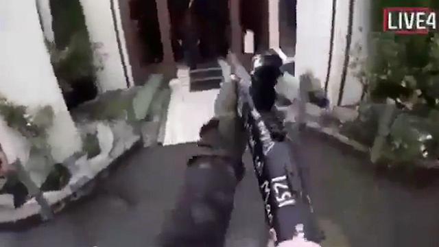 תיעוד הירי במסגד ()