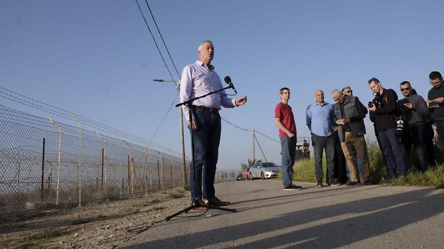  Benny Gantz on the Gaza border (Photo: Avi Roccah)
