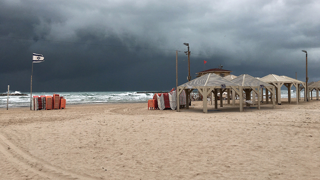מזג אוויר חורפי בתל אביב (צילום: שימי אזולאי)