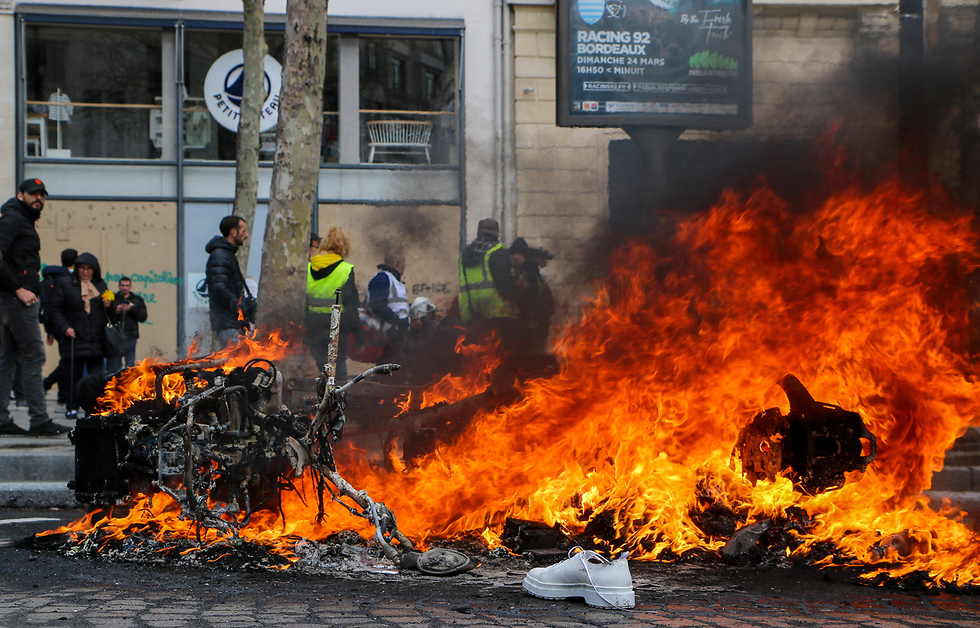 צרפת הפגנה פריז מחאת האפודים הצהובים (צילום: MCT)